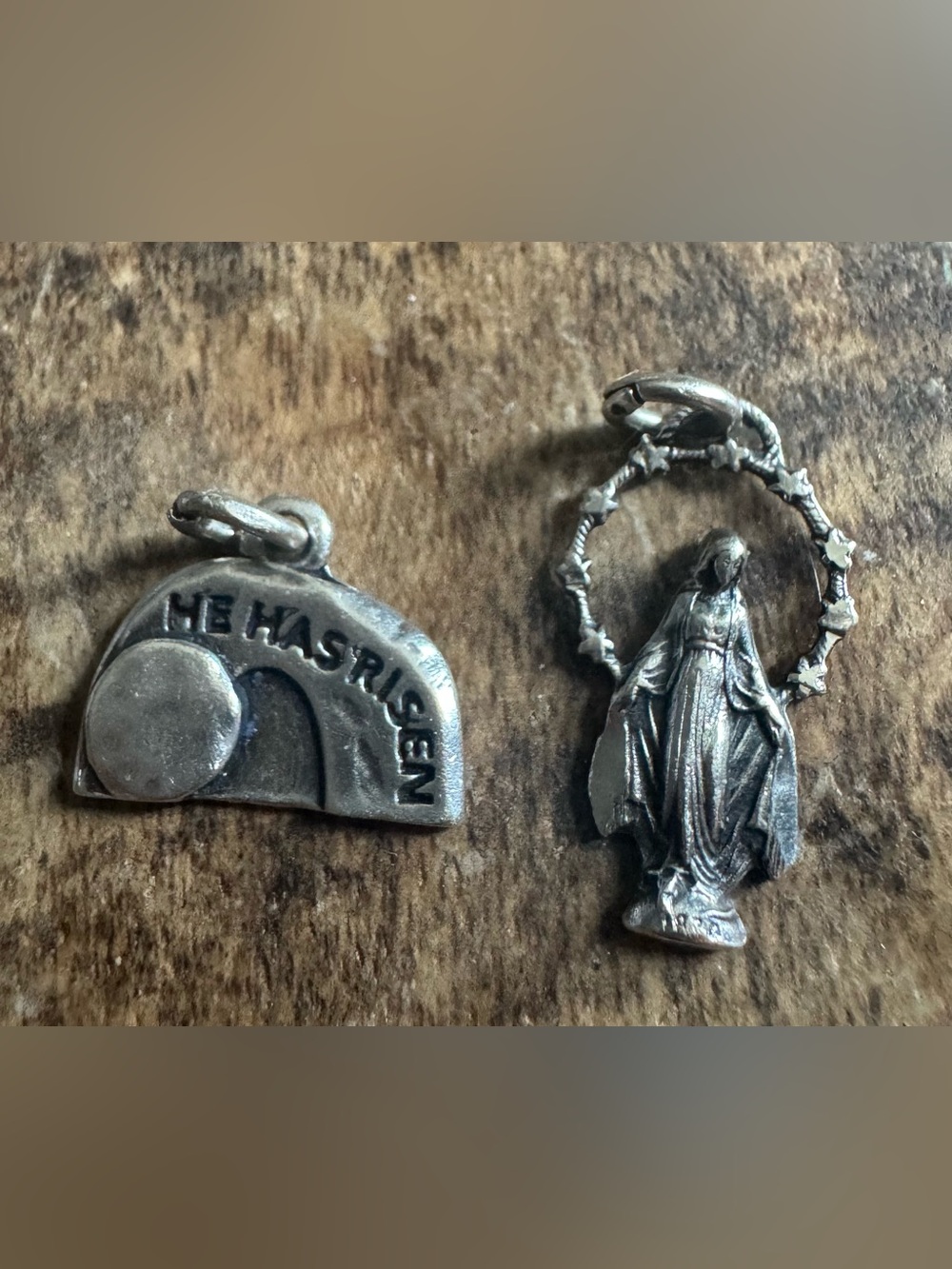 .925 Sterling Silver Pendant - Virgin Mary & 'He Has Risen'